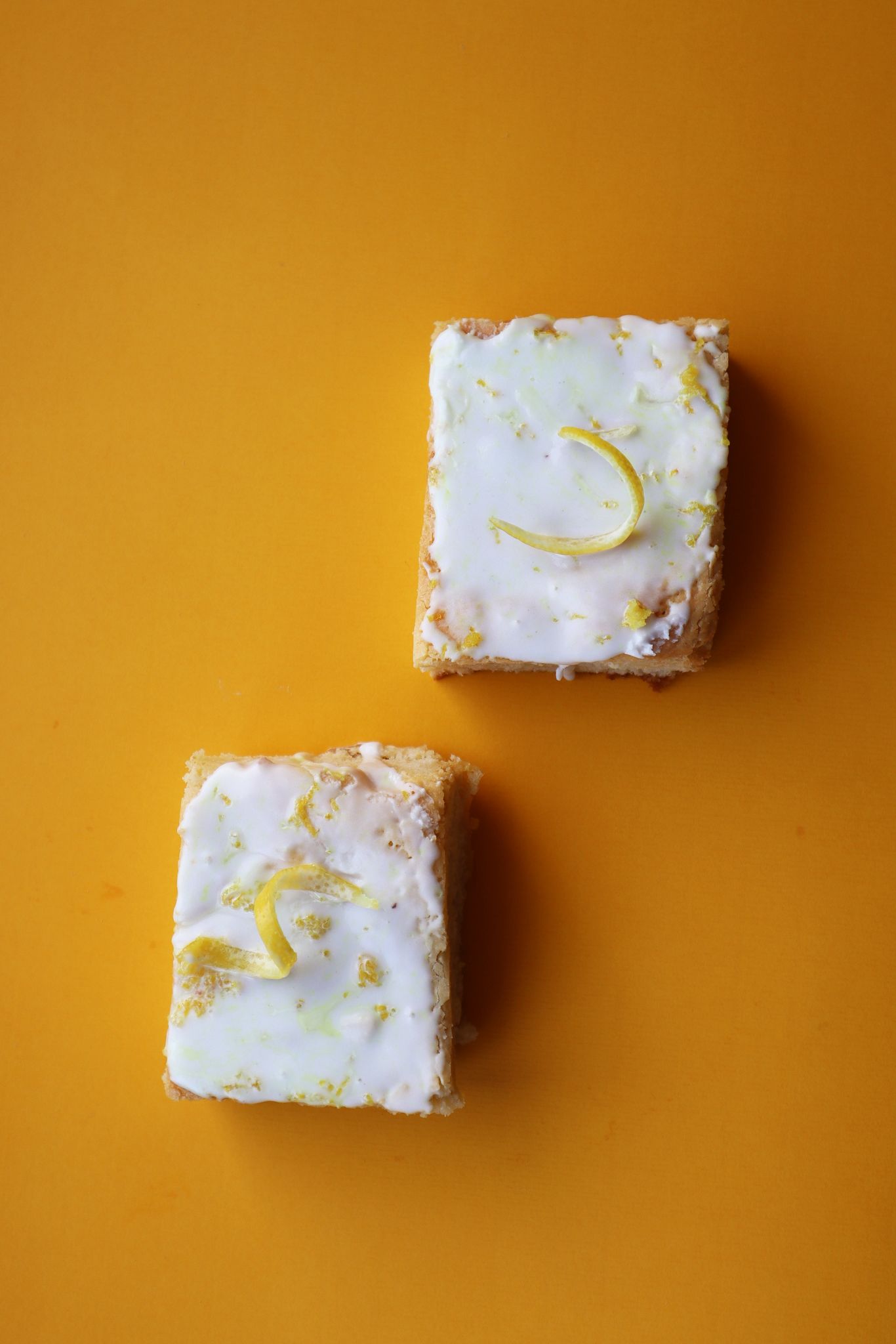 Witte chocolade-citroenbrownie